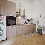 Casa Moneka Politeama *